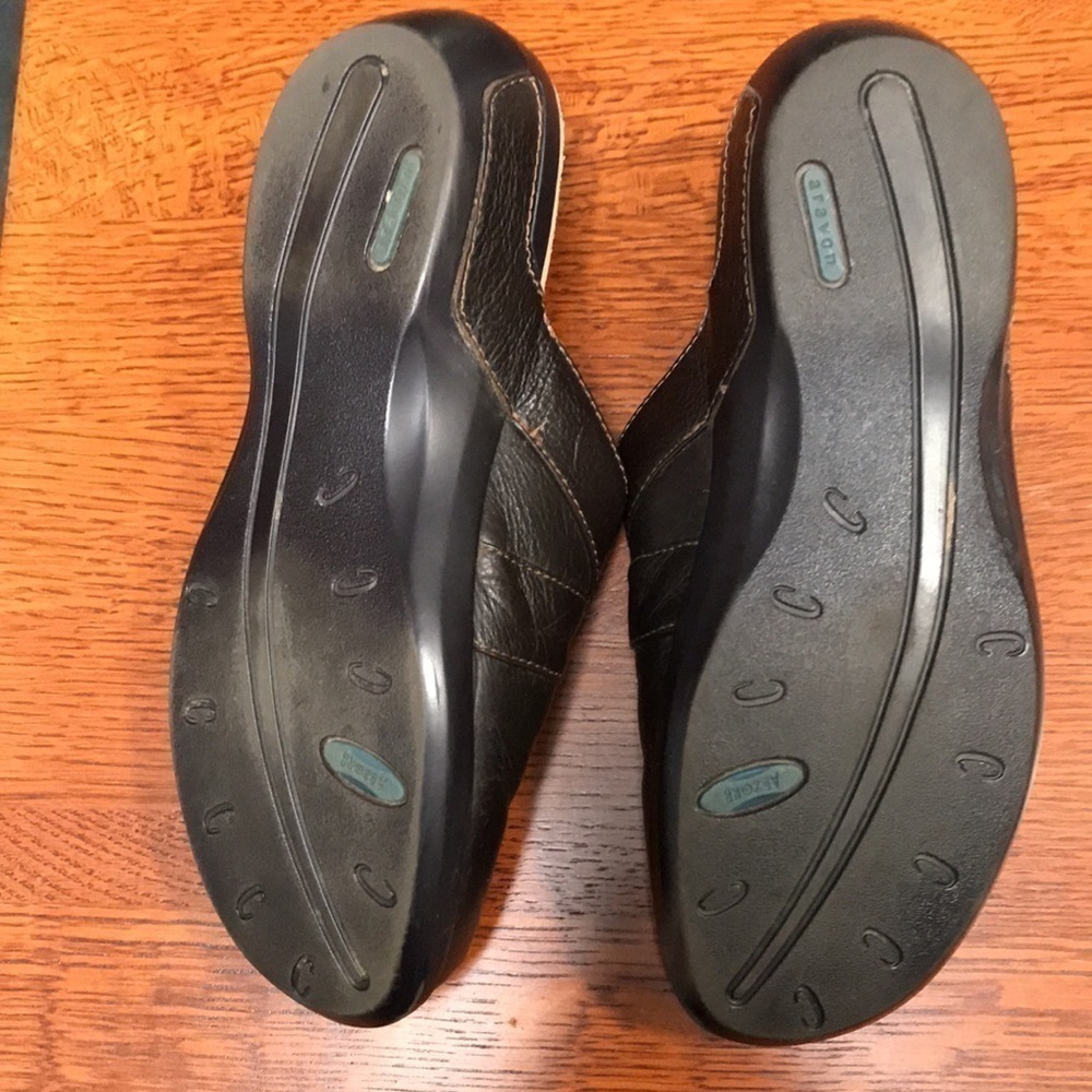 aravon leather mules or clogs, comfortable, some wear at toes - Picture 5 of 7